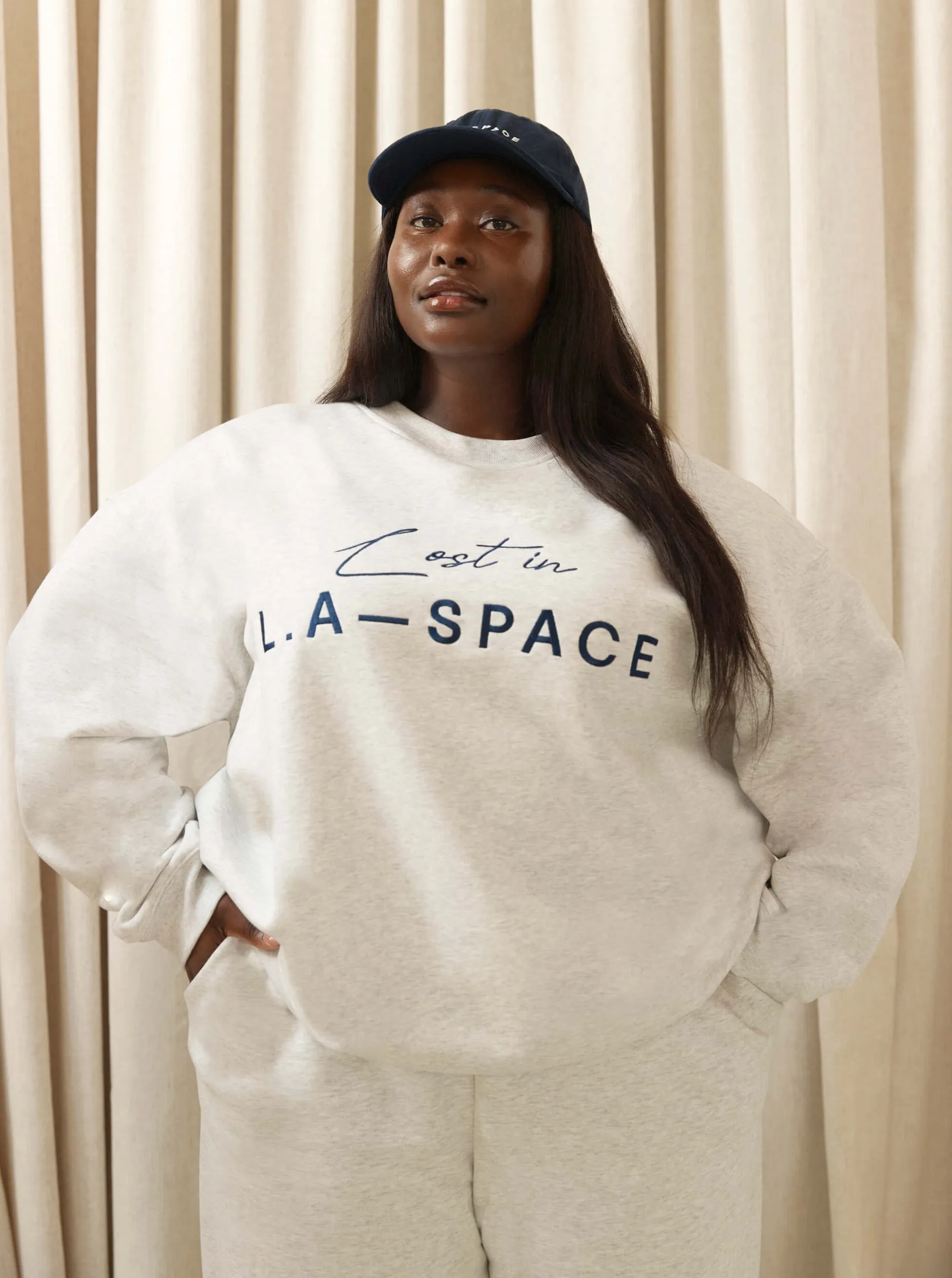 'LOST IN L.A-SPACE' EMBROIDERED SWEATSHIRT IN LIGHT GREY MARL